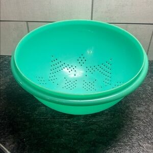 9” Green Plastic Colander by Tupperware. Vintage
